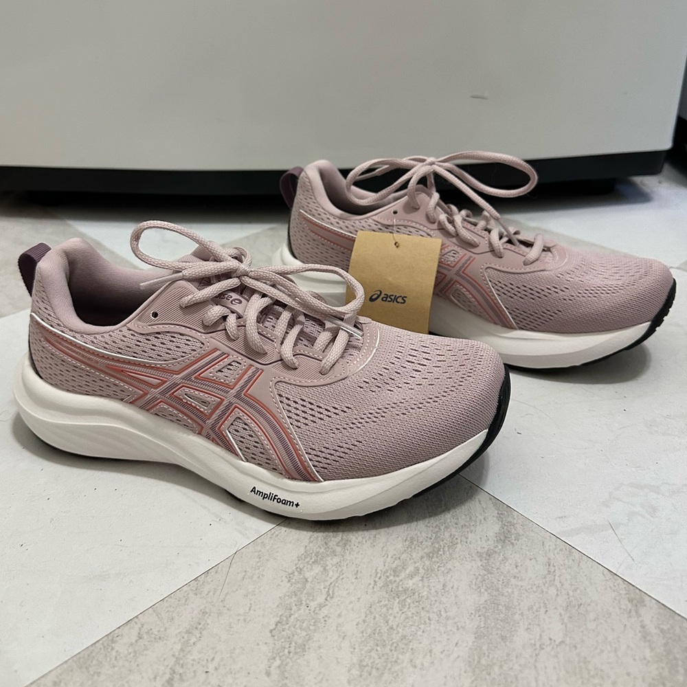 NWT ASICS Gel Excite Size 7.5